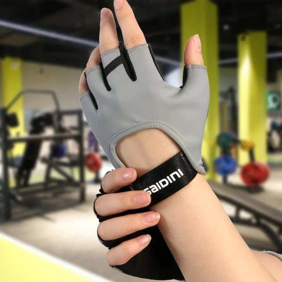 Gant musculation femme noir au gym offrant confort et protection optimale
