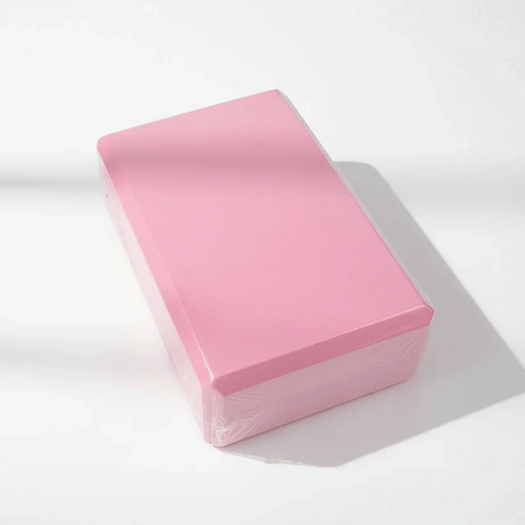 brique de yoga rose fond blanc