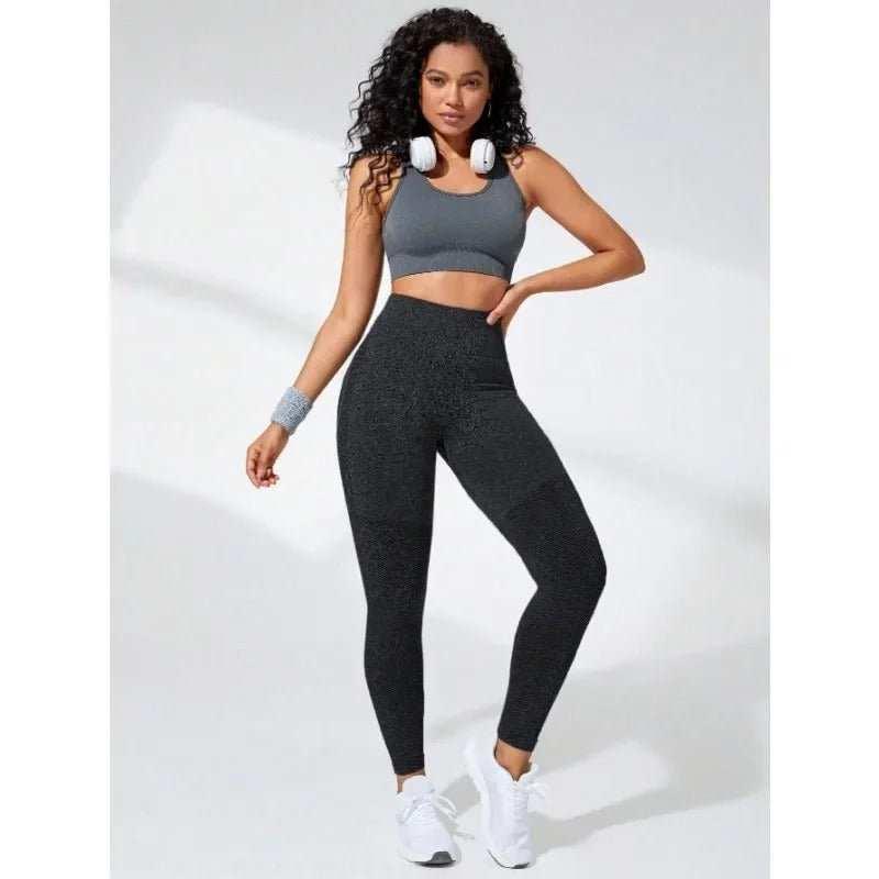 femme legging de sport noir de devant top gris