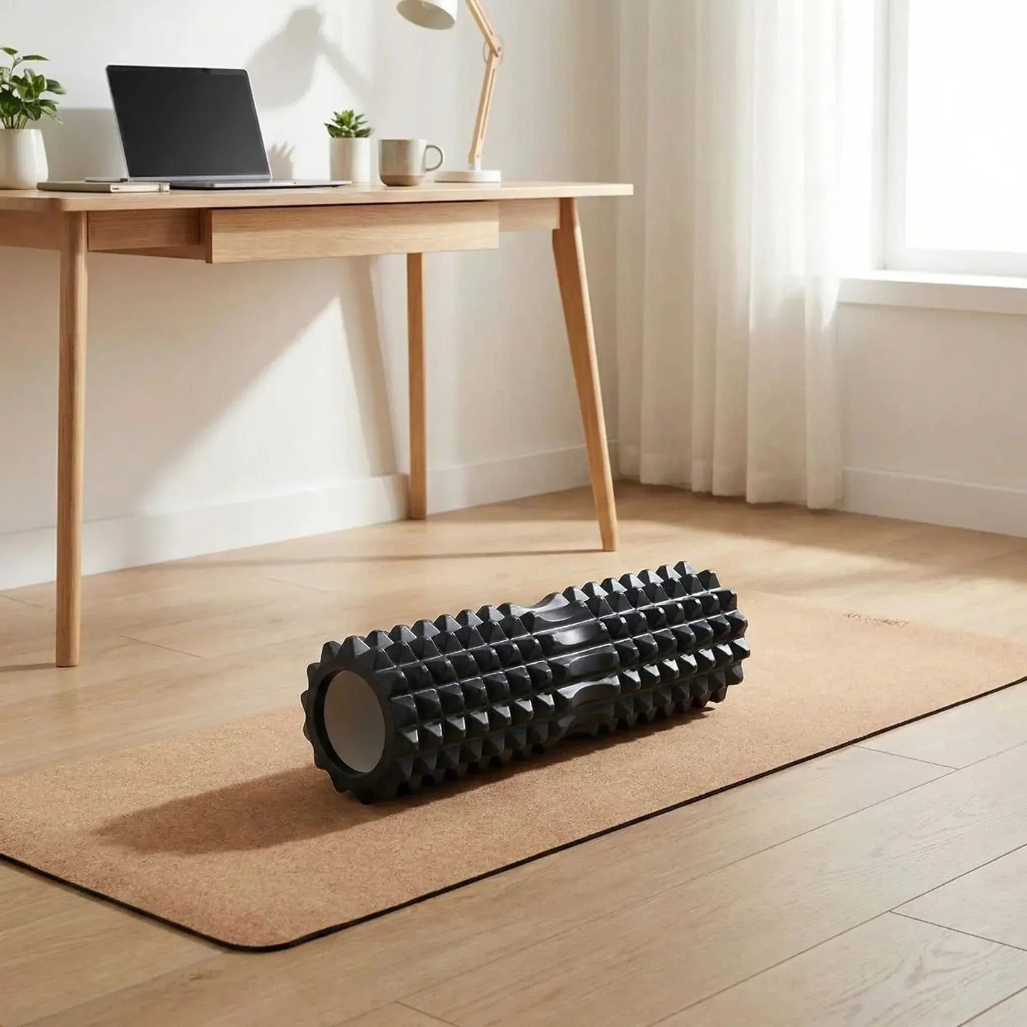 rouleau de massage noir tapis yoga bureau