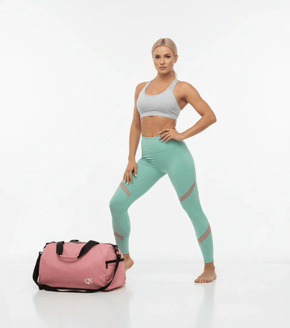 sac de sport femme rose tenue de sport fond blanc